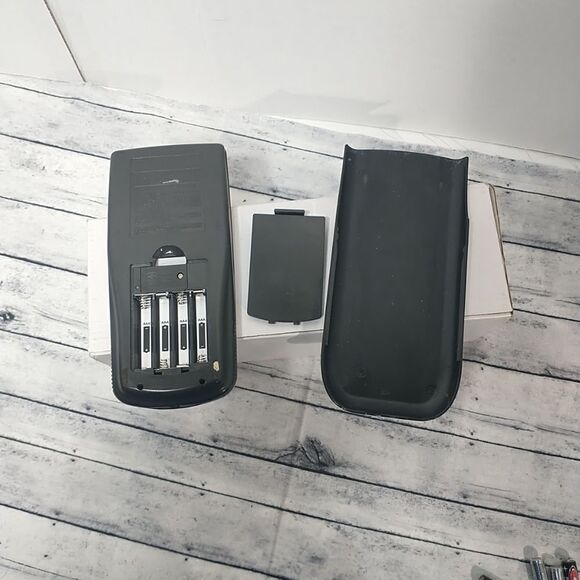 Texas Instruments TI-83  Graphing Calculator with Cover  Needs 4 AAA Batteries - Picture 5 of 5